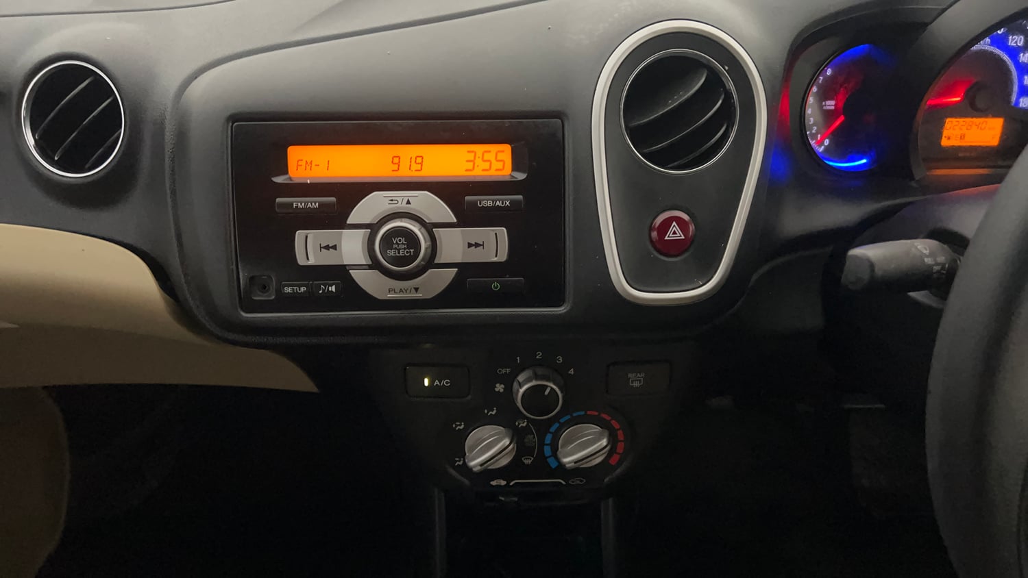 Used 2015 Honda Mobilio S Petrol Petrol Manual interior MUSIC SYSTEM & AC CONTROL VIEW
