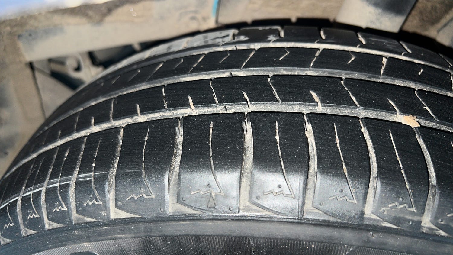 Used 2025 Hyundai Grand i10 Nios Sportz (O) 1.2 Kappa VTVT Petrol Manual tyres LEFT REAR TYRE TREAD VIEW