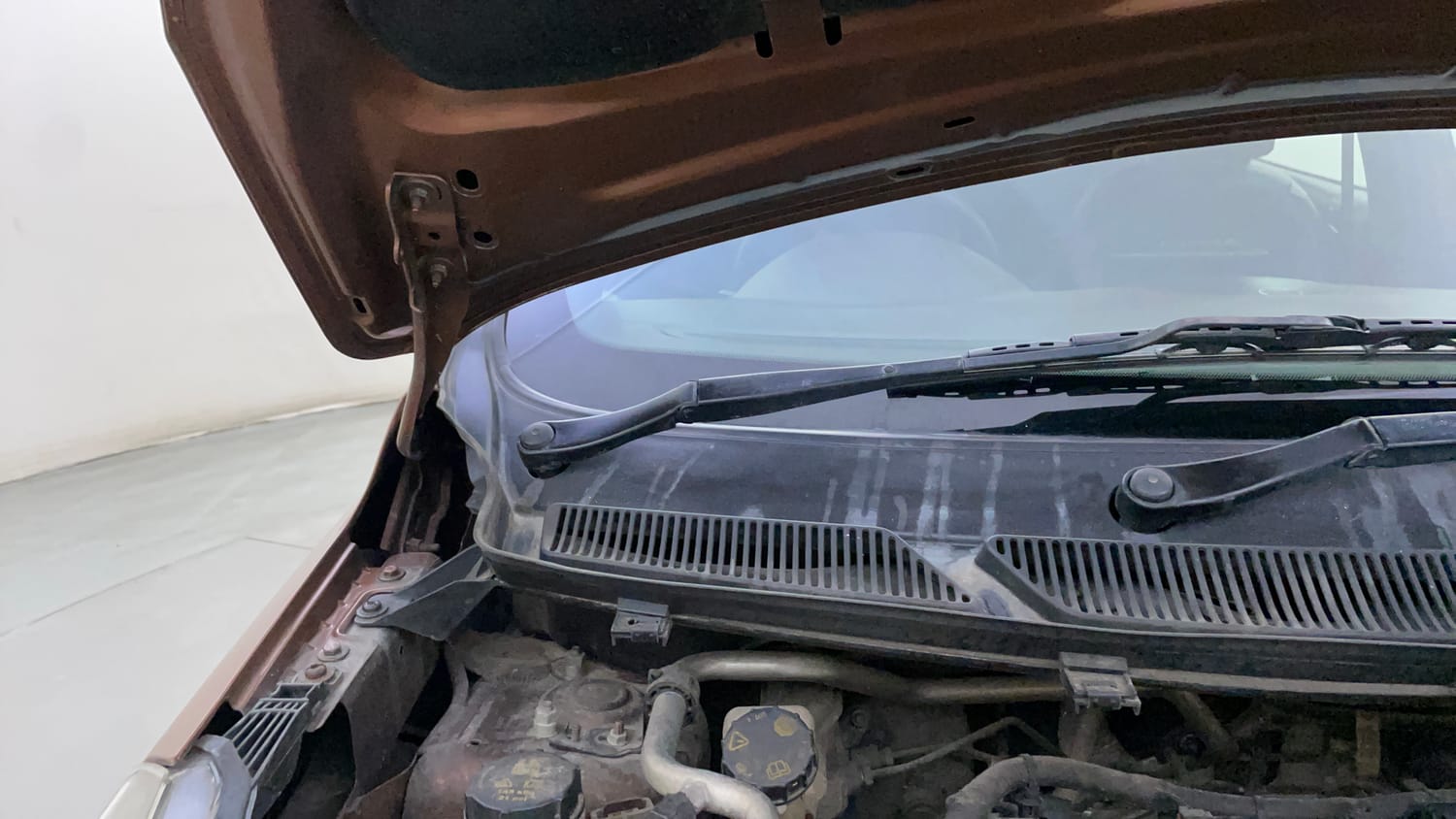 Used 2019 Ford Freestyle Titanium 1.2 Ti-VCT Petrol Manual engine ENGINE RIGHT SIDE HINGE & APRON VIEW