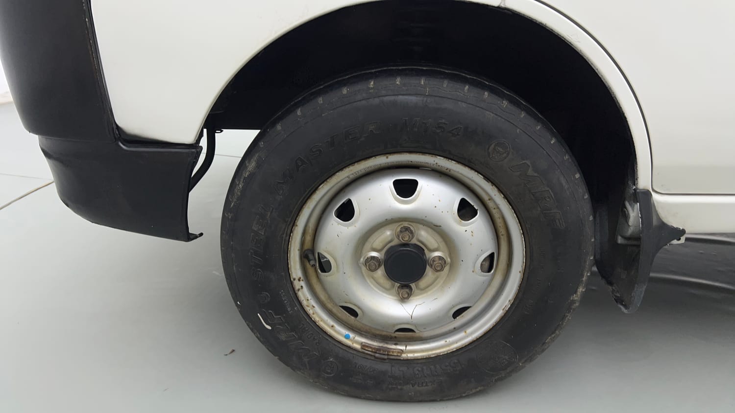 Used 2022 Maruti Suzuki Eeco 5 STR AC (O) Petrol Manual tyres LEFT FRONT TYRE RIM VIEW