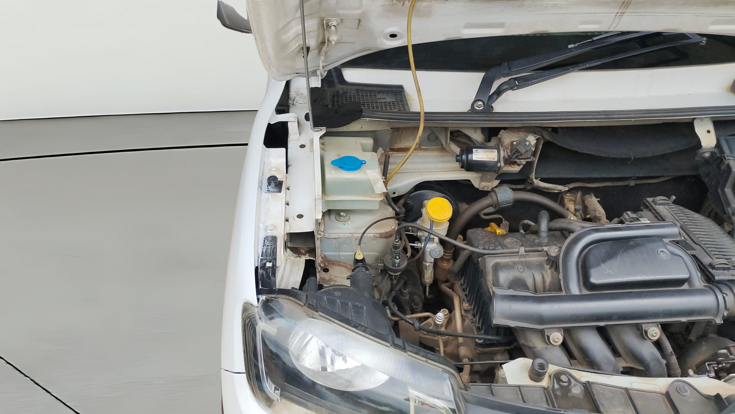 Used 2017 Renault Kwid 1.0 RXT AMT Opt Petrol Automatic engine ENGINE RIGHT SIDE HINGE & APRON VIEW