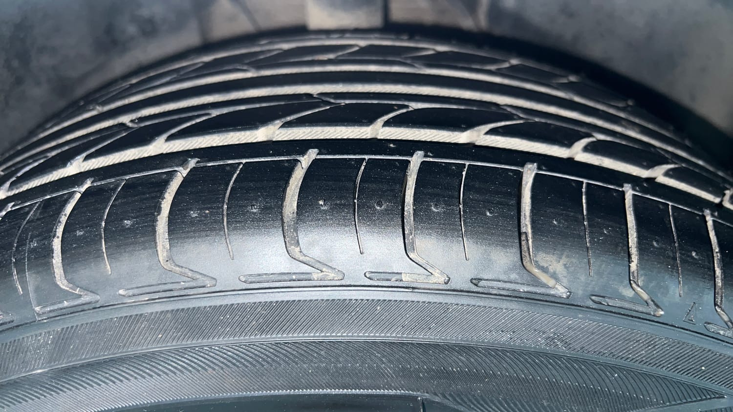 Used 2022 Tata Altroz XZA Petrol Petrol Automatic tyres RIGHT FRONT TYRE TREAD VIEW