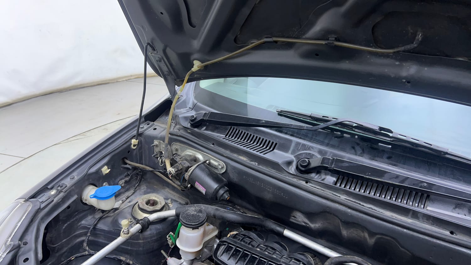 Used 2018 Maruti Suzuki Alto 800 LXi Petrol Manual engine ENGINE RIGHT SIDE HINGE & APRON VIEW