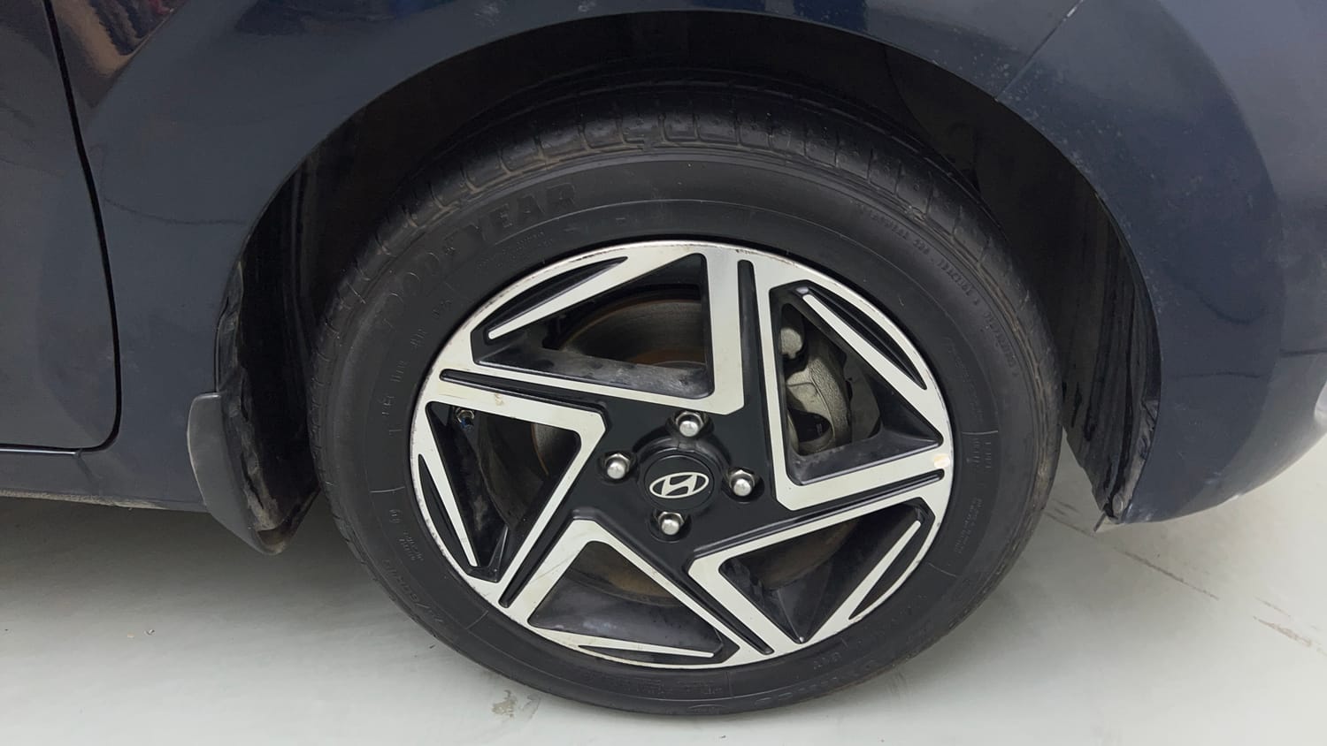 Used 2025 Hyundai Grand i10 Nios Sportz (O) 1.2 Kappa VTVT Petrol Manual tyres RIGHT FRONT TYRE RIM VIEW