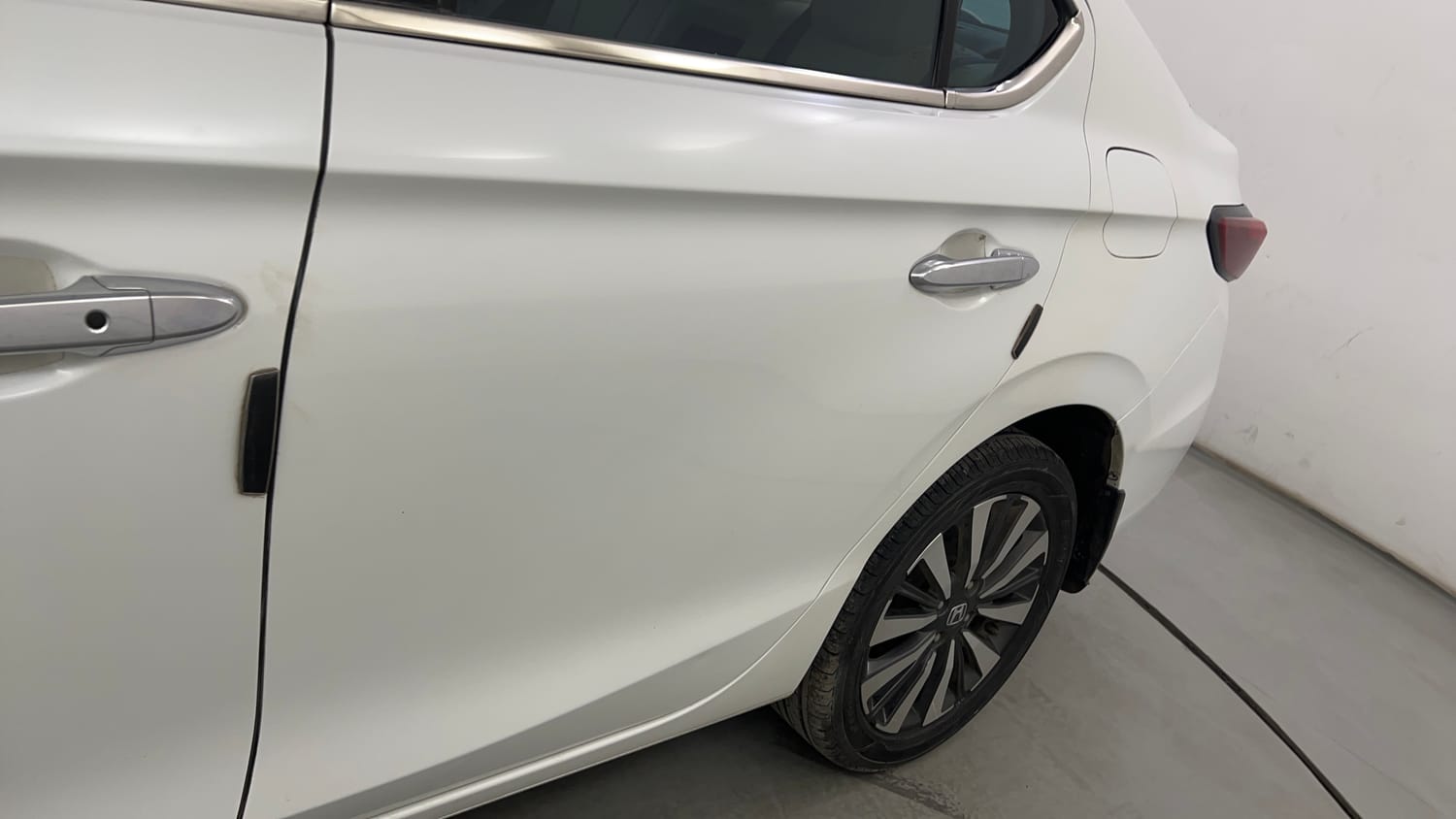 Used 2023 Honda City ZX Petrol MT Petrol Manual dents MINOR DENT