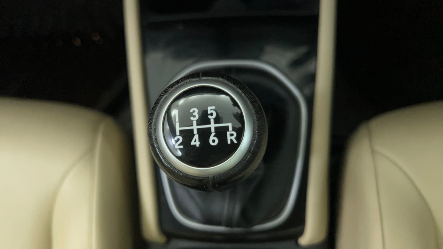 Used 2023 Honda City ZX Petrol MT Petrol Manual interior GEAR  KNOB VIEW