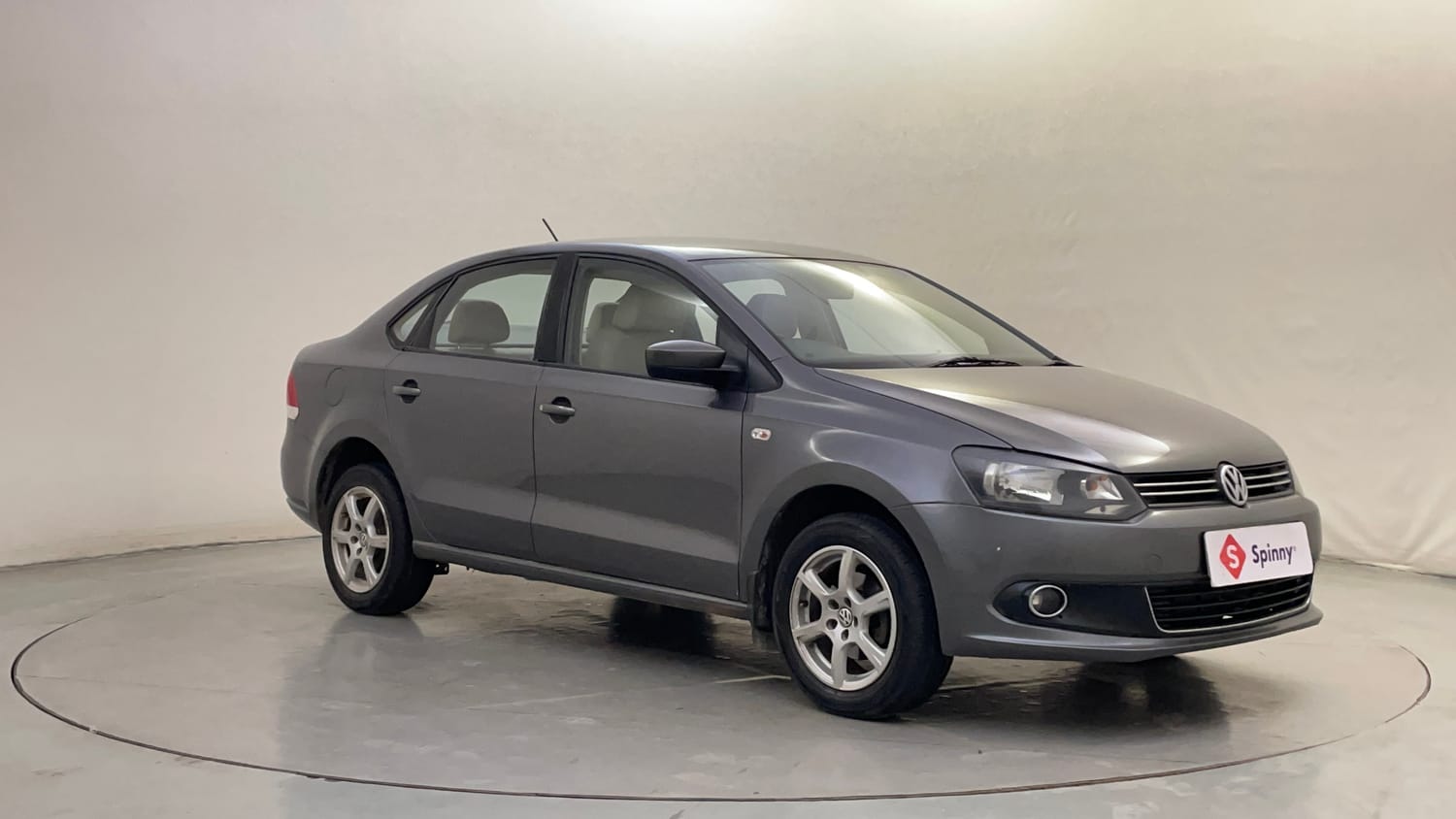 Used 2014 Volkswagen Vento Highline Petrol Petrol Manual exterior RIGHT FRONT CORNER VIEW