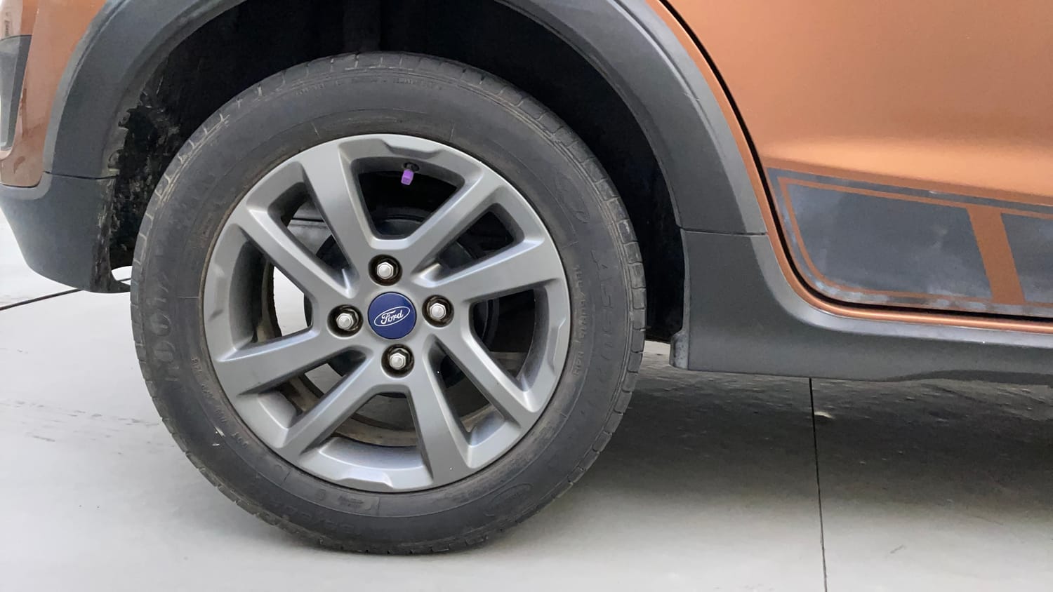 Used 2019 Ford Freestyle Titanium 1.2 Ti-VCT Petrol Manual tyres RIGHT REAR TYRE RIM VIEW
