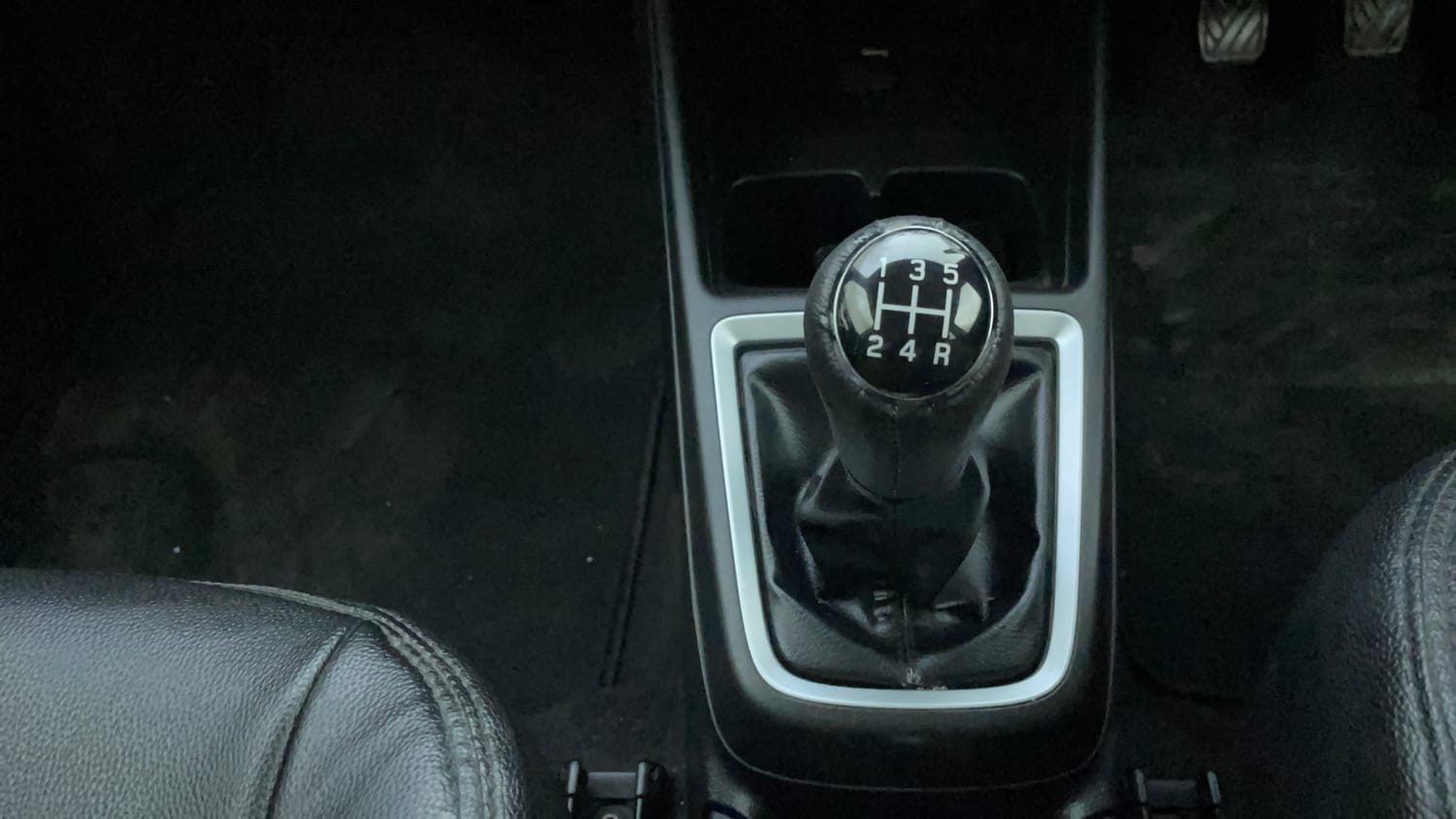 Used 2018 Maruti Suzuki Swift VXi Petrol Manual interior GEAR  KNOB VIEW
