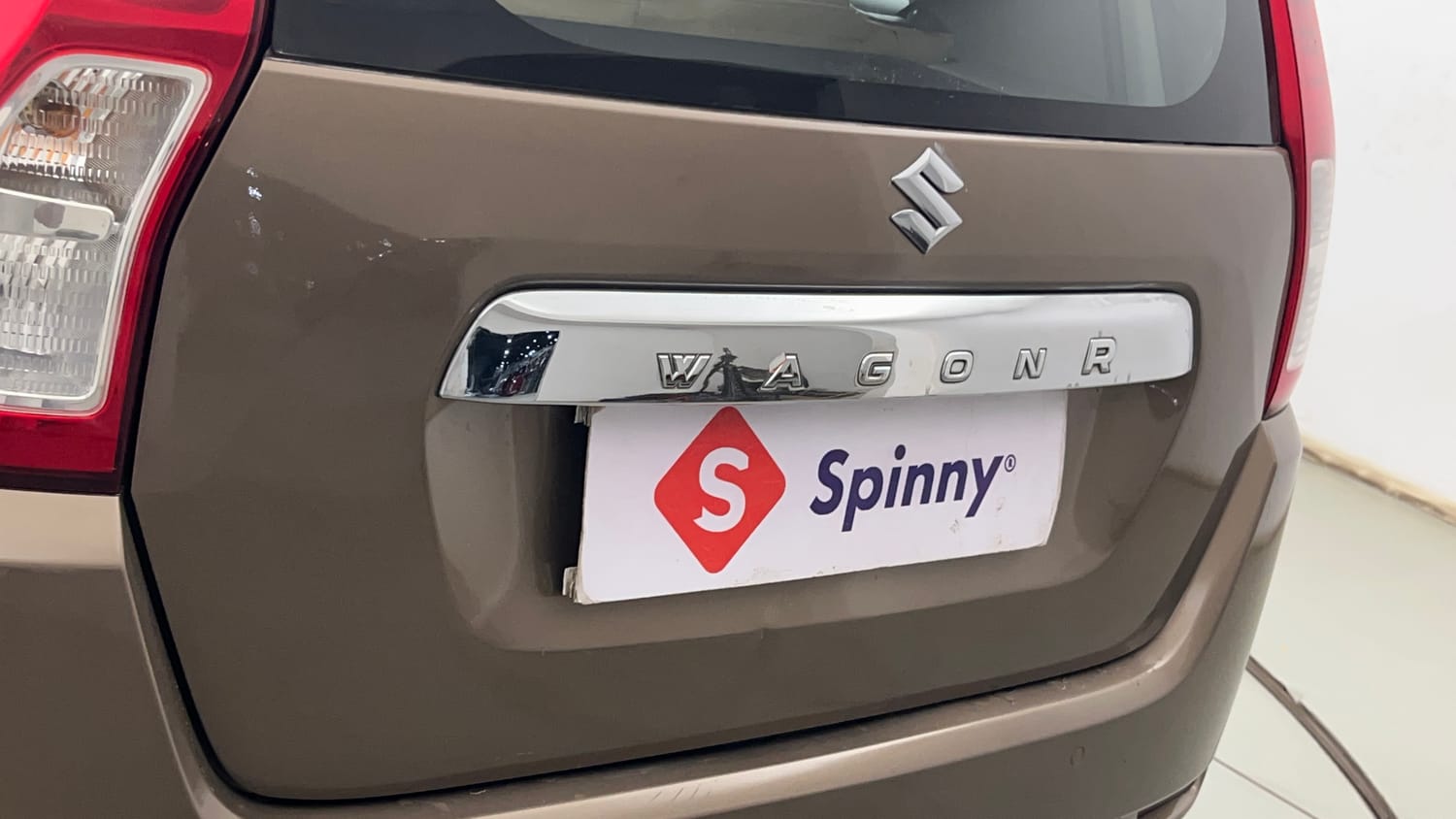 Used 2019 Maruti Suzuki Wagon R VXi 1.2 AMT Petrol Automatic dents MINOR DENT