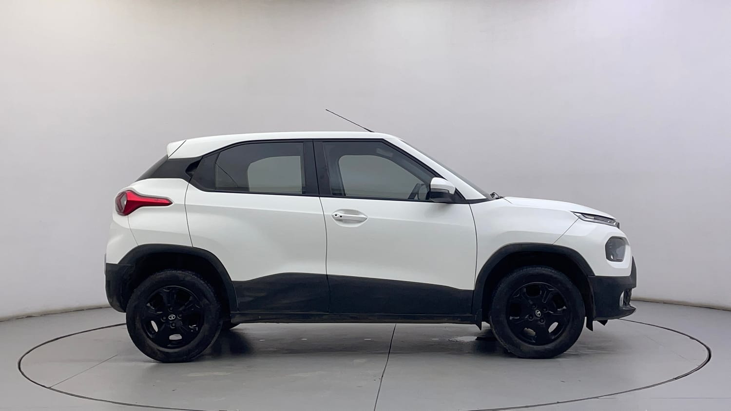Used 2022 Tata Punch Accomplished MT Petrol Manual exterior RIGHT SIDE VIEW