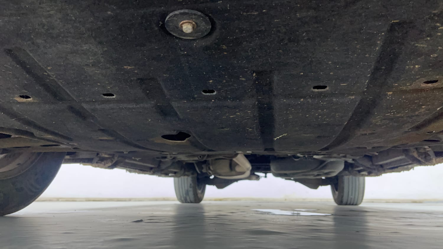 Used 2024 Mahindra XUV700 AX 5 Petrol AT 5 STR Petrol Automatic extra FRONT LEFT UNDERBODY VIEW