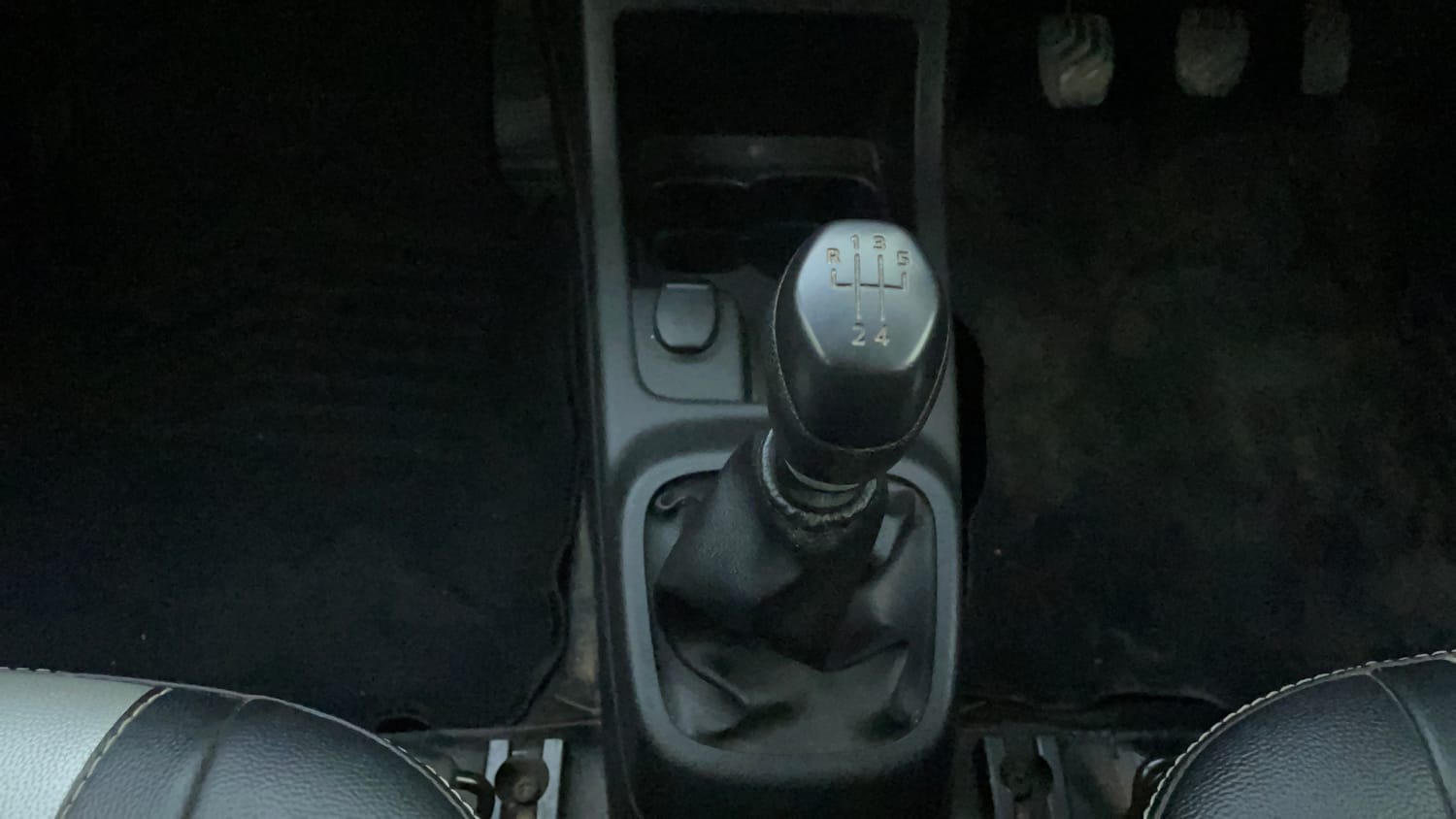 Used 2018 Renault Kwid RXT Petrol Manual interior GEAR  KNOB VIEW