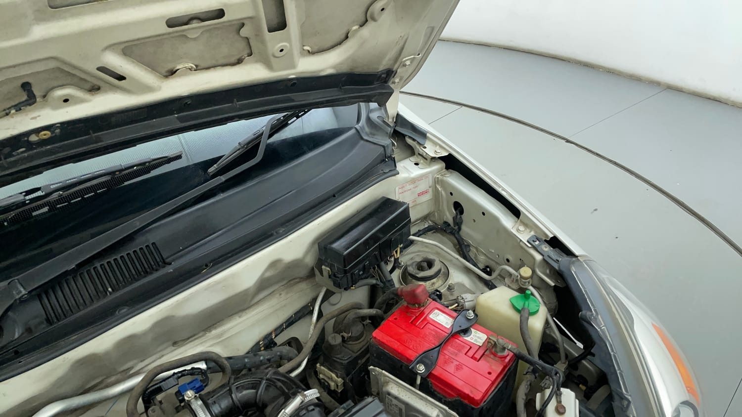 Used 2019 Maruti Suzuki Alto 800 LXi Petrol Manual engine ENGINE LEFT SIDE HINGE & APRON VIEW