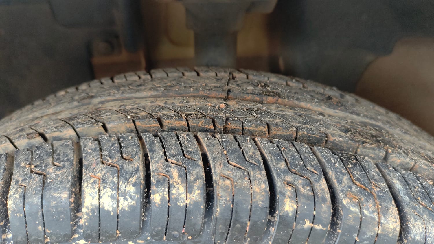 Used 2017 Renault Kwid 1.0 RXT AMT Opt Petrol Automatic tyres LEFT FRONT TYRE TREAD VIEW