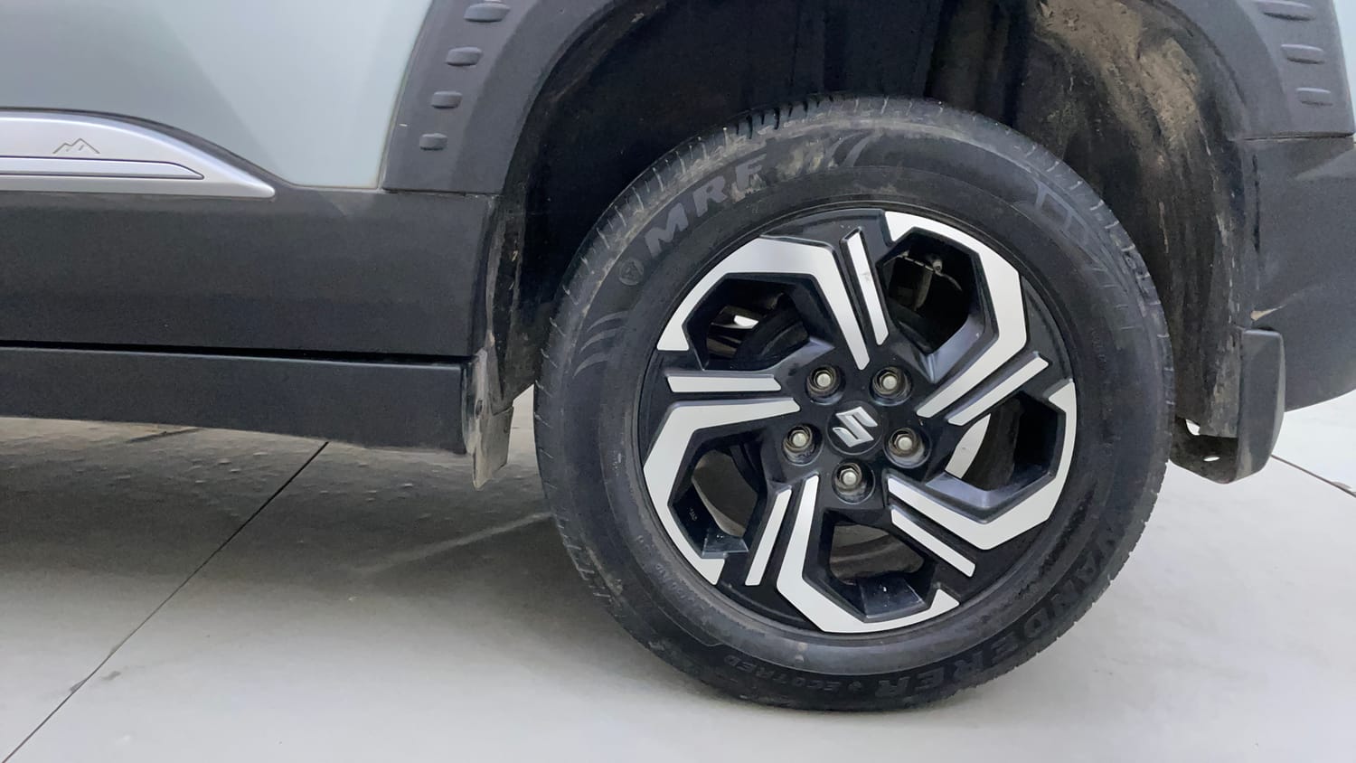 Used 2023 Maruti Suzuki Brezza ZXi Plus Petrol Manual tyres LEFT REAR TYRE RIM VIEW
