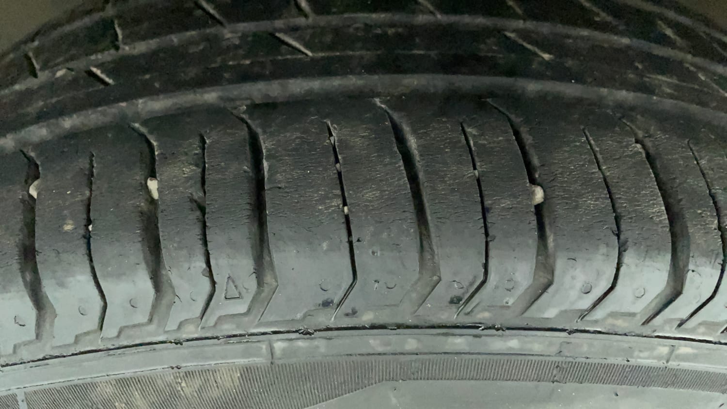 Used 2022 Tata Punch Accomplished MT Petrol Manual tyres LEFT FRONT TYRE TREAD VIEW