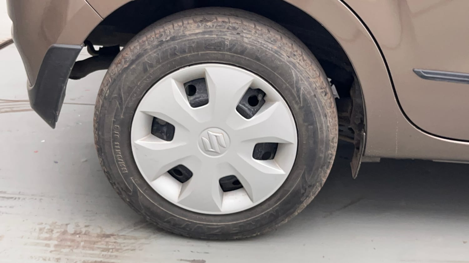 Used 2019 Maruti Suzuki Wagon R VXi 1.2 AMT Petrol Automatic tyres RIGHT REAR TYRE RIM VIEW