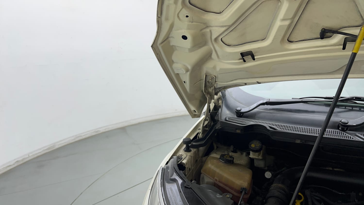 Used 2016 Ford EcoSport Titanium+ 1.0L EcoBoost Petrol Manual engine ENGINE RIGHT SIDE HINGE & APRON VIEW