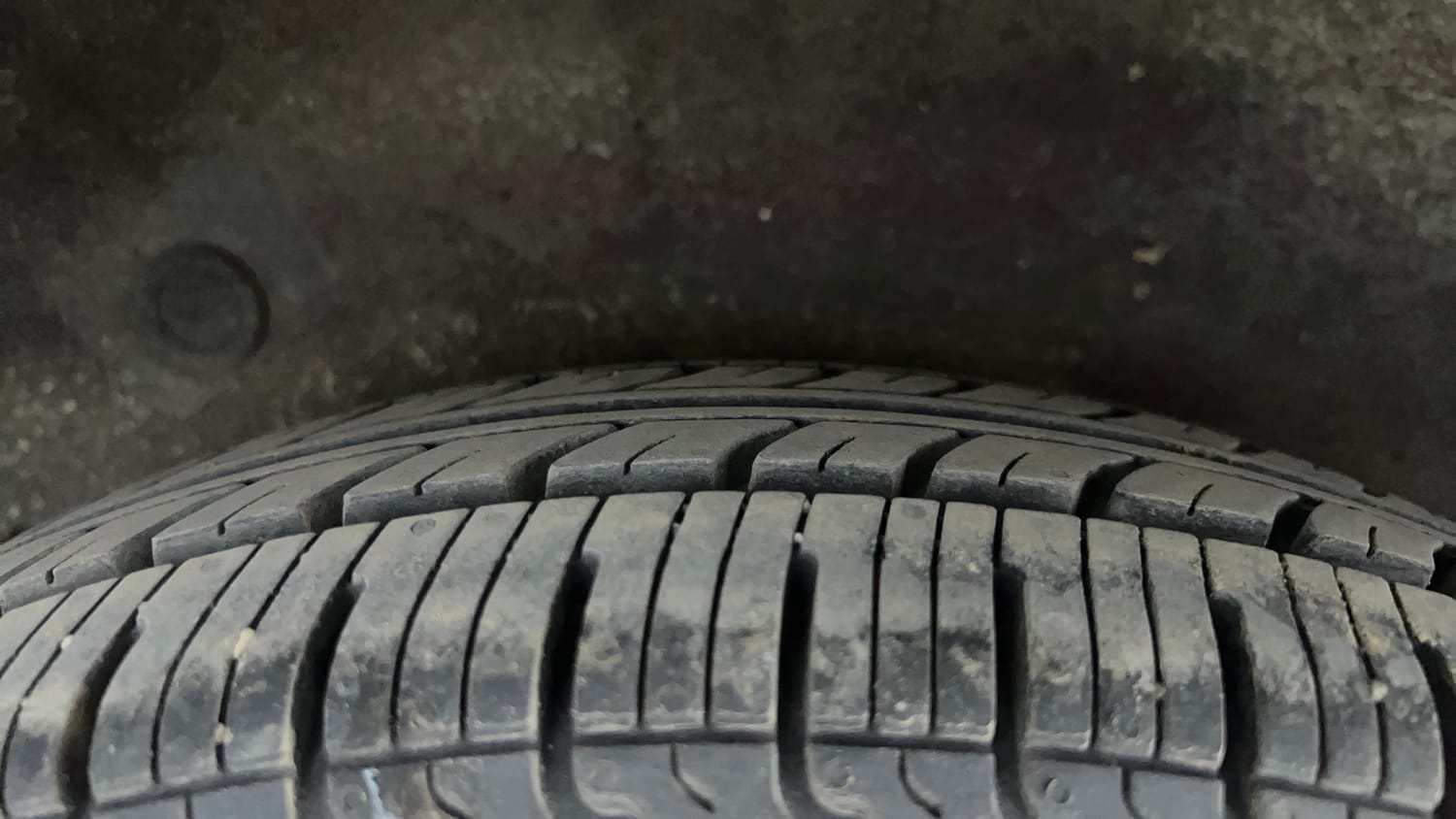 Used 2012 Hyundai i10 Sportz 1.2 Kappa2 Petrol Manual tyres RIGHT REAR TYRE TREAD VIEW
