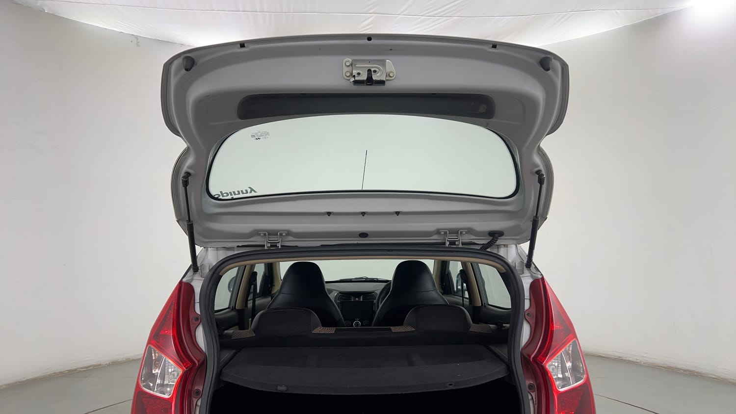 Used 2016 Hyundai Eon Magna Petrol Manual interior DICKY DOOR OPEN VIEW