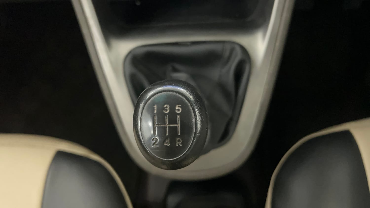Used 2012 Hyundai i10 Magna 1.1 iRDE2 Petrol Manual interior GEAR  KNOB VIEW