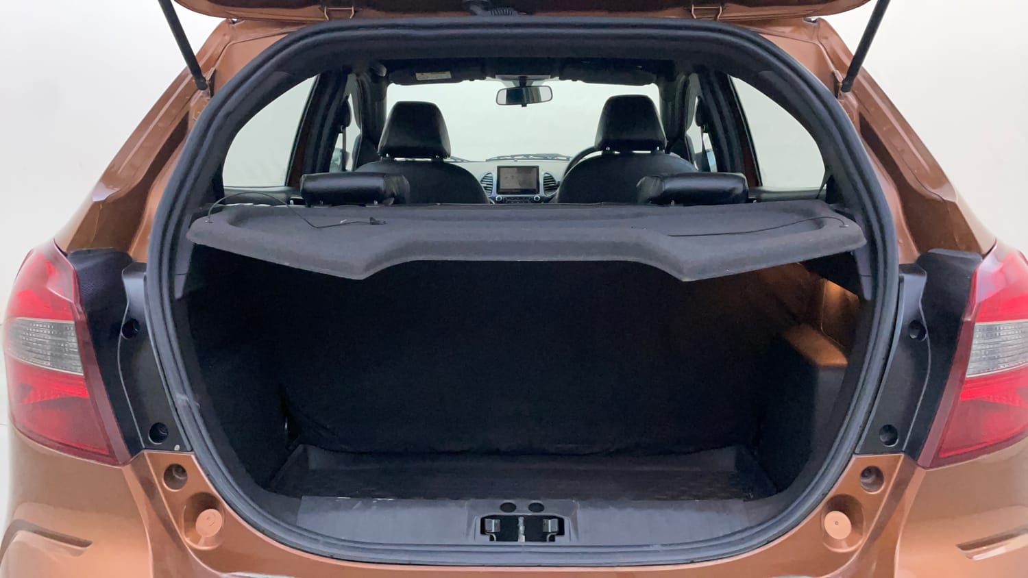 Used 2019 Ford Freestyle Titanium 1.2 Ti-VCT Petrol Manual interior DICKY INSIDE VIEW