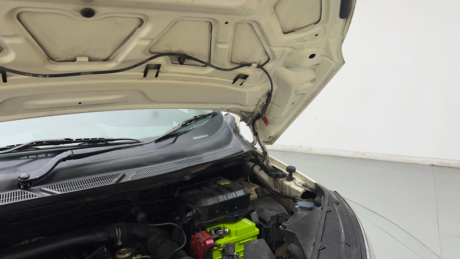 Used 2016 Ford EcoSport Titanium+ 1.0L EcoBoost Petrol Manual engine ENGINE LEFT SIDE HINGE & APRON VIEW