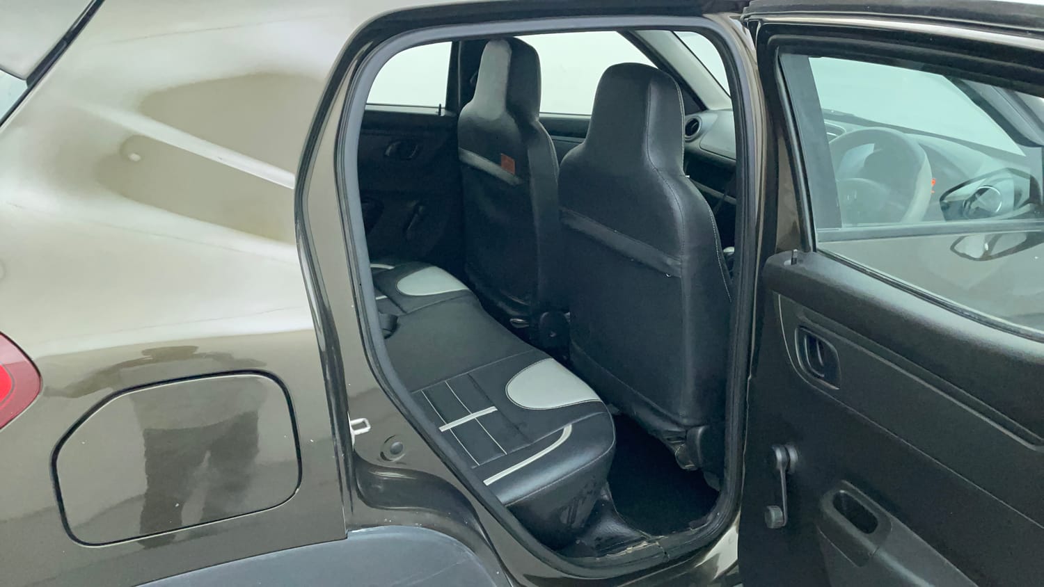 Used 2018 Renault Kwid RXT Petrol Manual interior RIGHT SIDE REAR DOOR CABIN VIEW