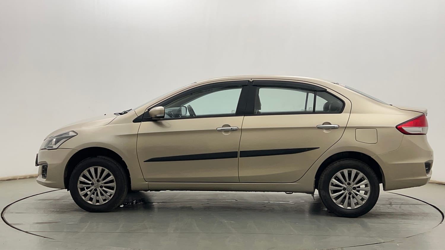 Used 2016 Maruti Suzuki Ciaz ZXi  AT Petrol Automatic exterior LEFT SIDE VIEW