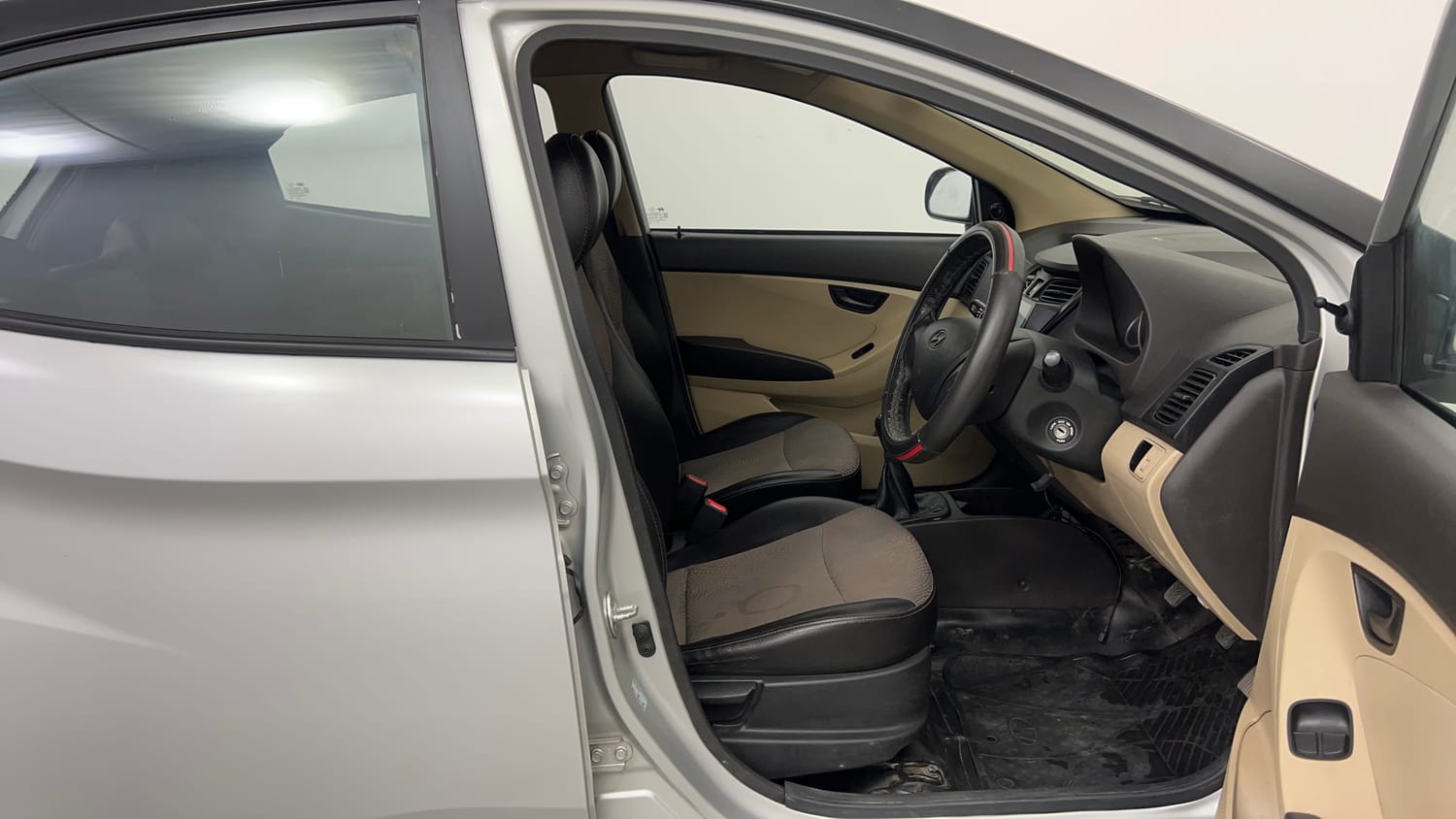 Used 2016 Hyundai Eon Magna Petrol Manual interior RIGHT SIDE FRONT DOOR CABIN VIEW