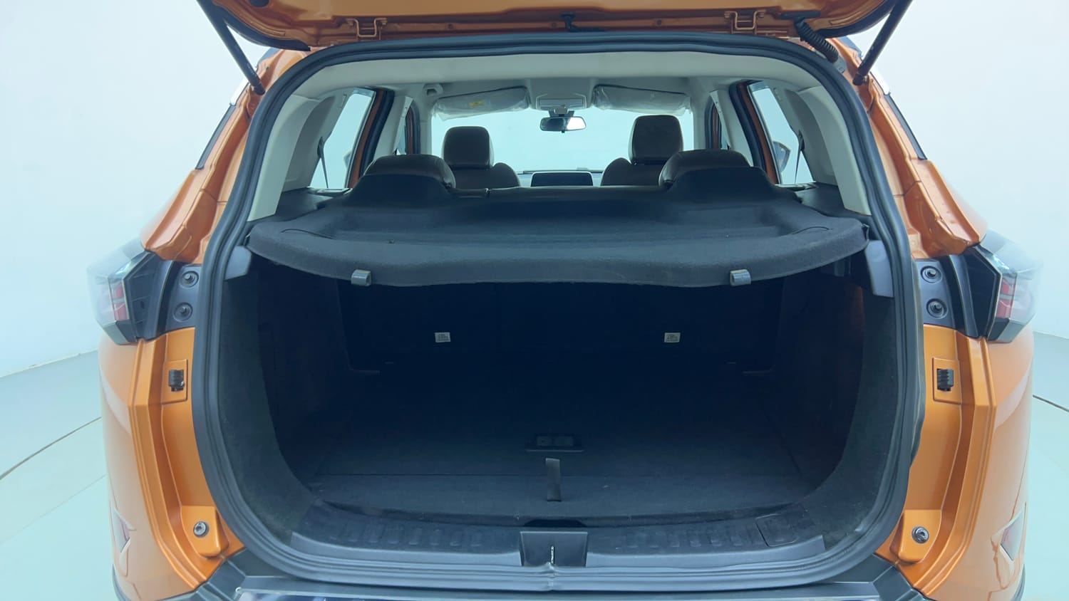Used 2019 Tata Harrier XZ Diesel Manual interior DICKY INSIDE VIEW