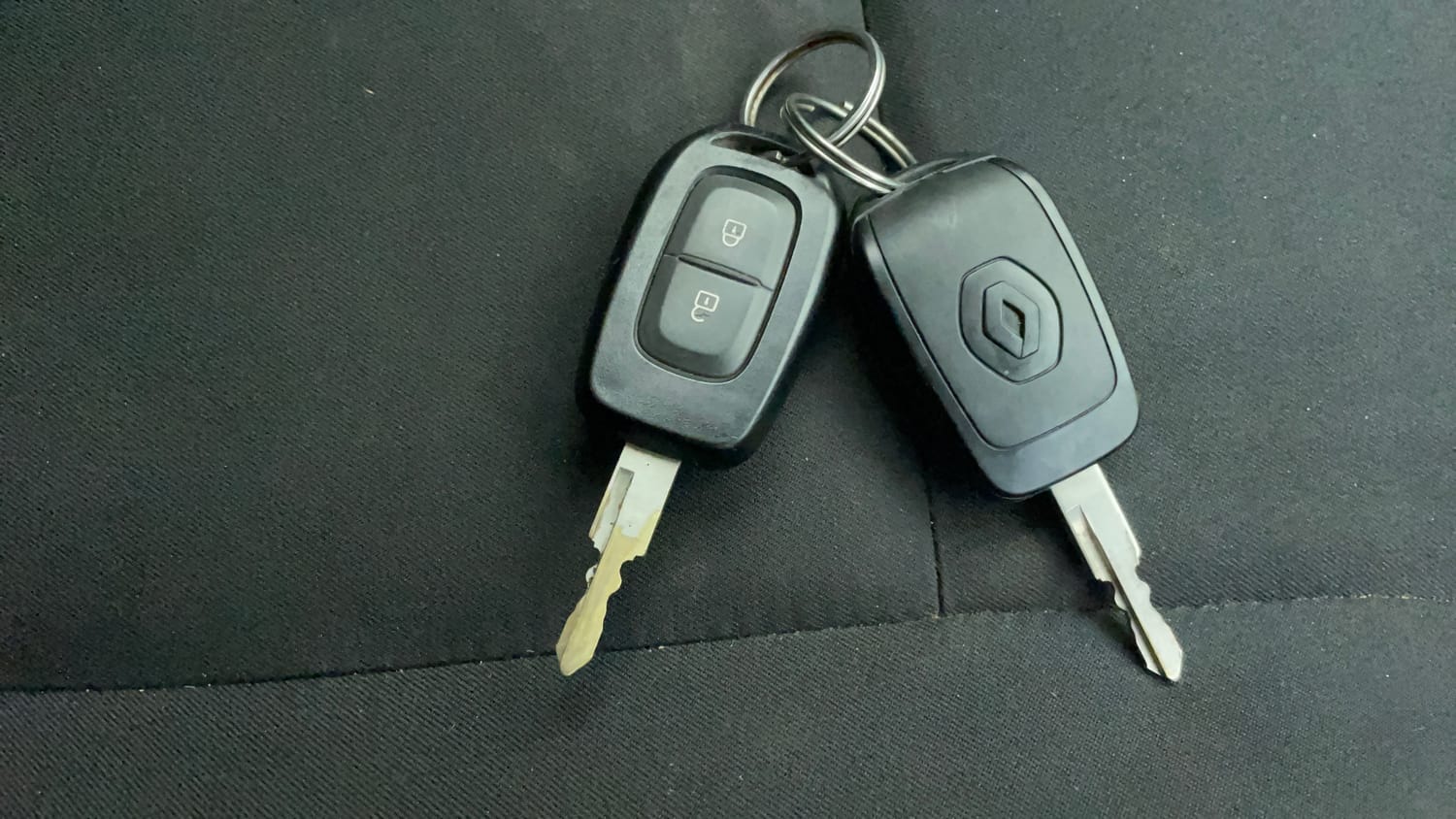 Used 2019 Renault Kwid RXT (O) 1.0 SCE Edition Petrol Manual extra CAR KEY VIEW