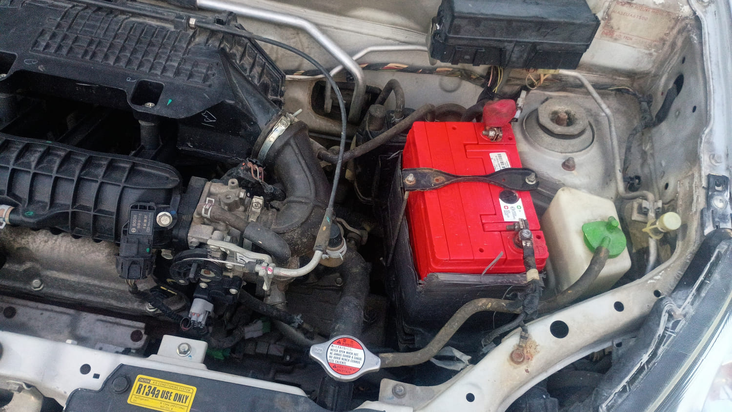 Used 2015 Maruti Suzuki Alto 800 Lxi Petrol Manual engine ENGINE LEFT SIDE VIEW