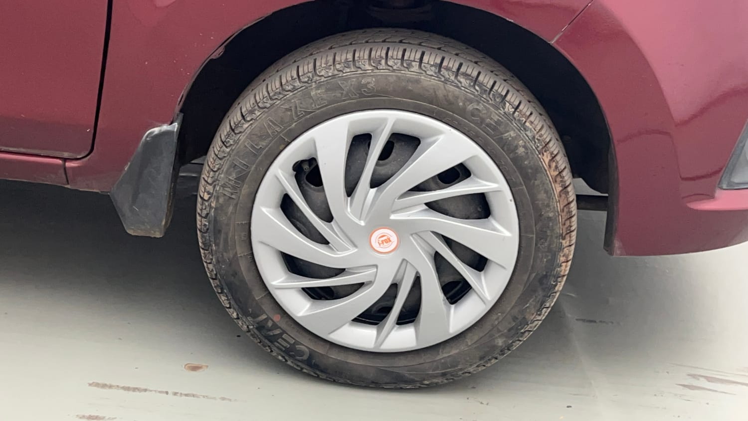 Used 2016 Maruti Suzuki Alto K10 VXi AMT Petrol Automatic tyres RIGHT FRONT TYRE RIM VIEW