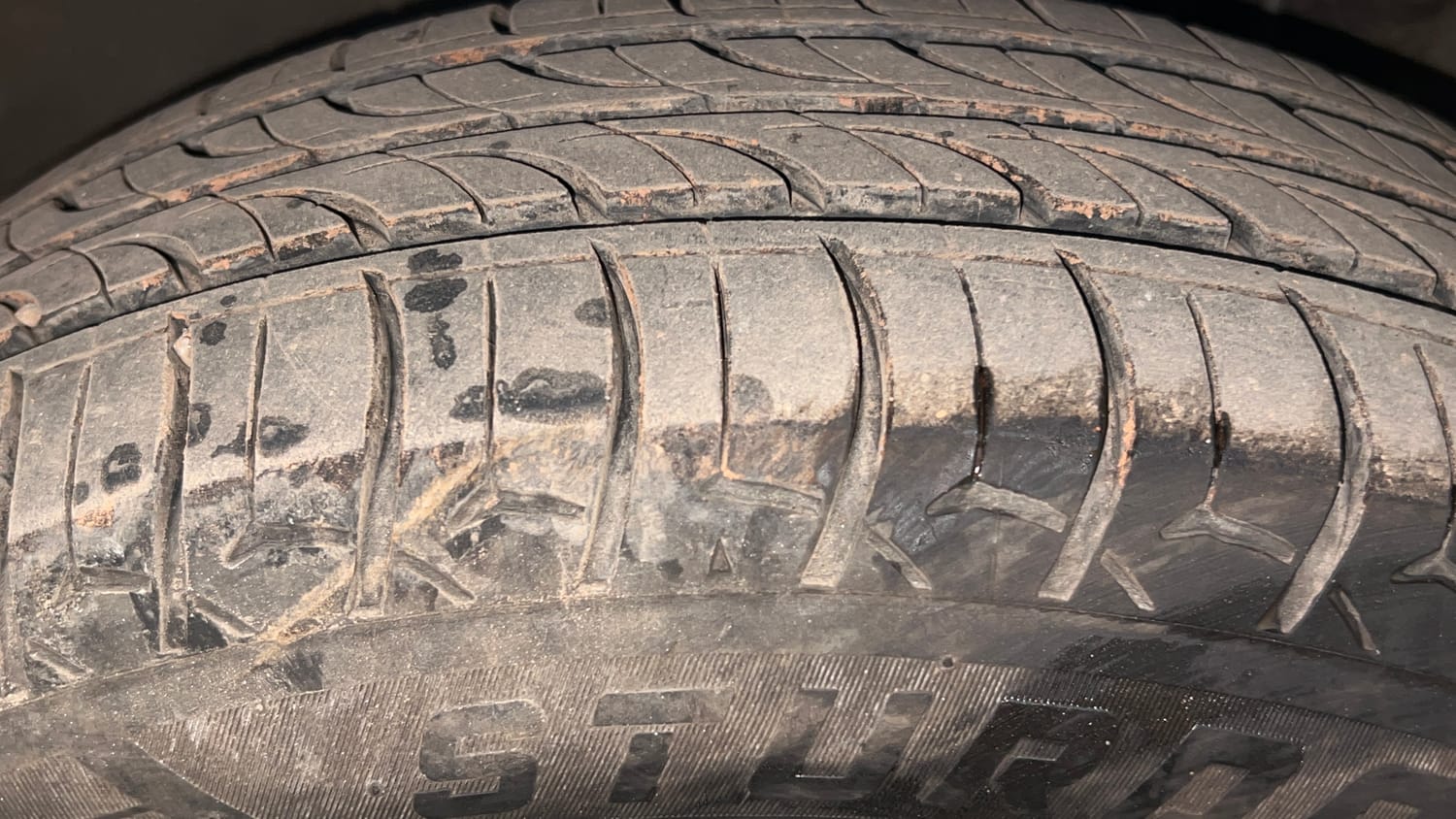 Used 2016 Maruti Suzuki Ciaz ZXi  AT Petrol Automatic tyres RIGHT FRONT TYRE TREAD VIEW
