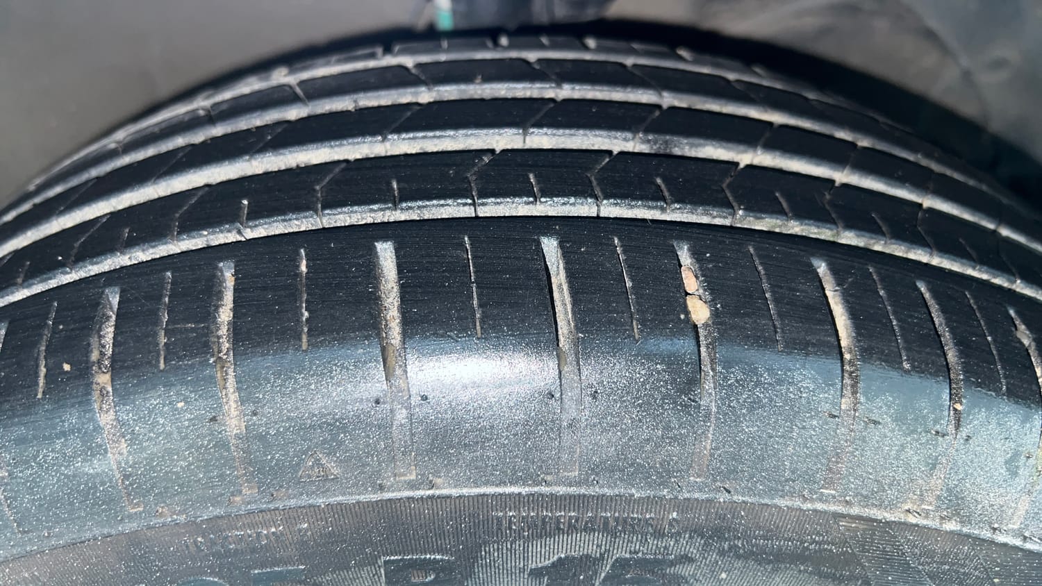 Used 2016 Maruti Suzuki Baleno Delta 1.2 Petrol Manual tyres RIGHT FRONT TYRE TREAD VIEW
