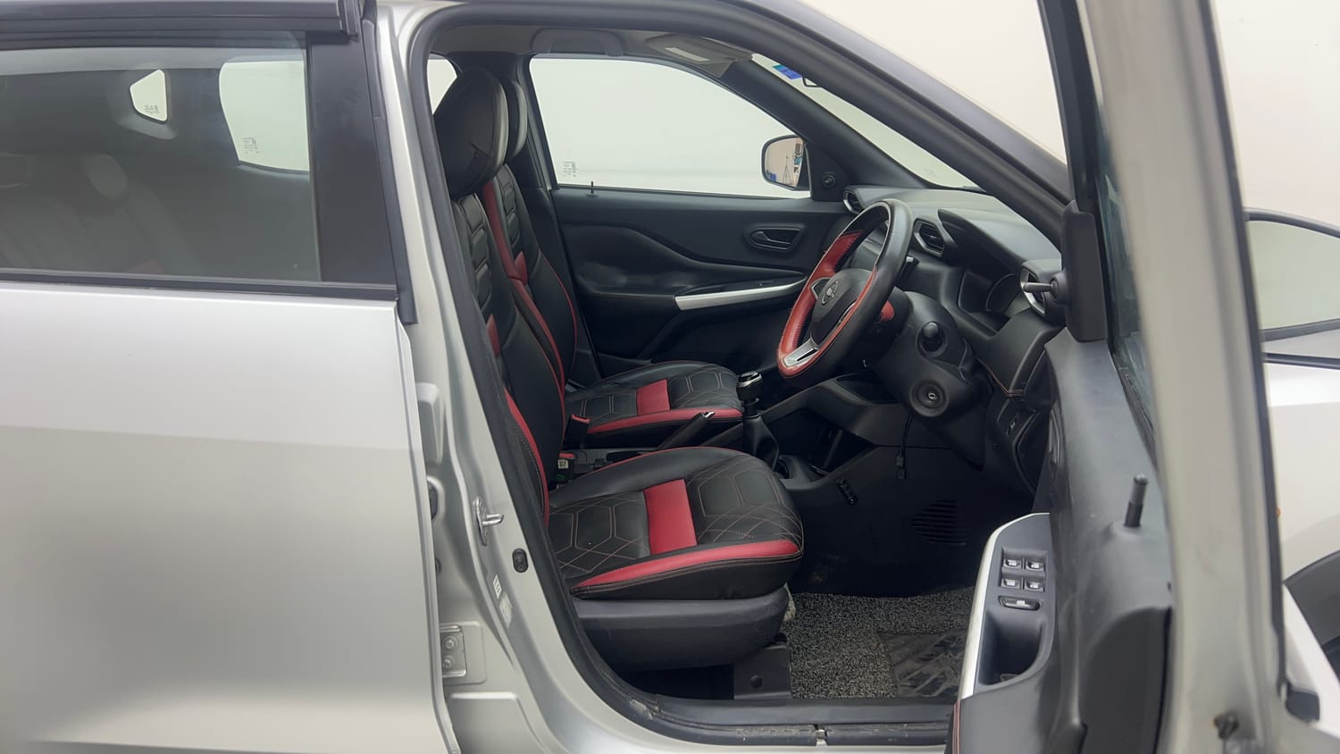 Used 2021 Nissan Magnite XE Petrol Manual interior RIGHT SIDE FRONT DOOR CABIN VIEW