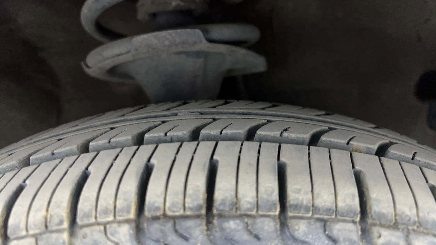 Used 2012 Hyundai i10 Sportz 1.2 Kappa2 Petrol Manual tyres RIGHT FRONT TYRE TREAD VIEW