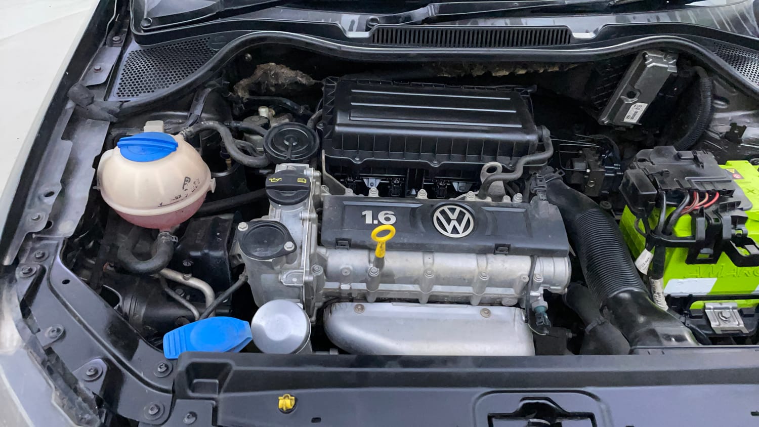 Used 2014 Volkswagen Vento Highline Petrol Petrol Manual engine ENGINE RIGHT SIDE VIEW