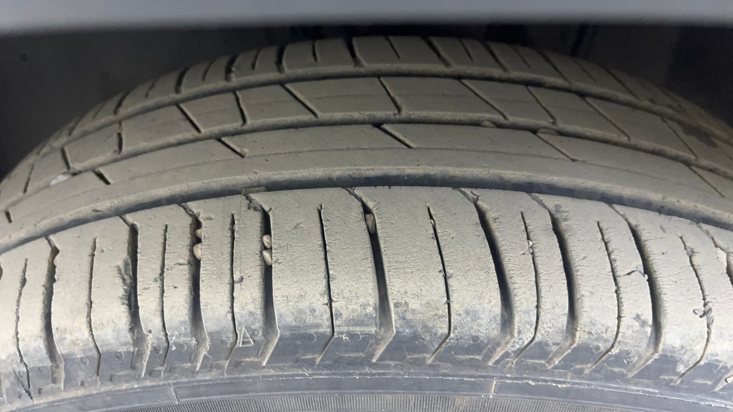 Used 2023 Tata Punch Adventure AMT Petrol Automatic tyres LEFT FRONT TYRE TREAD VIEW