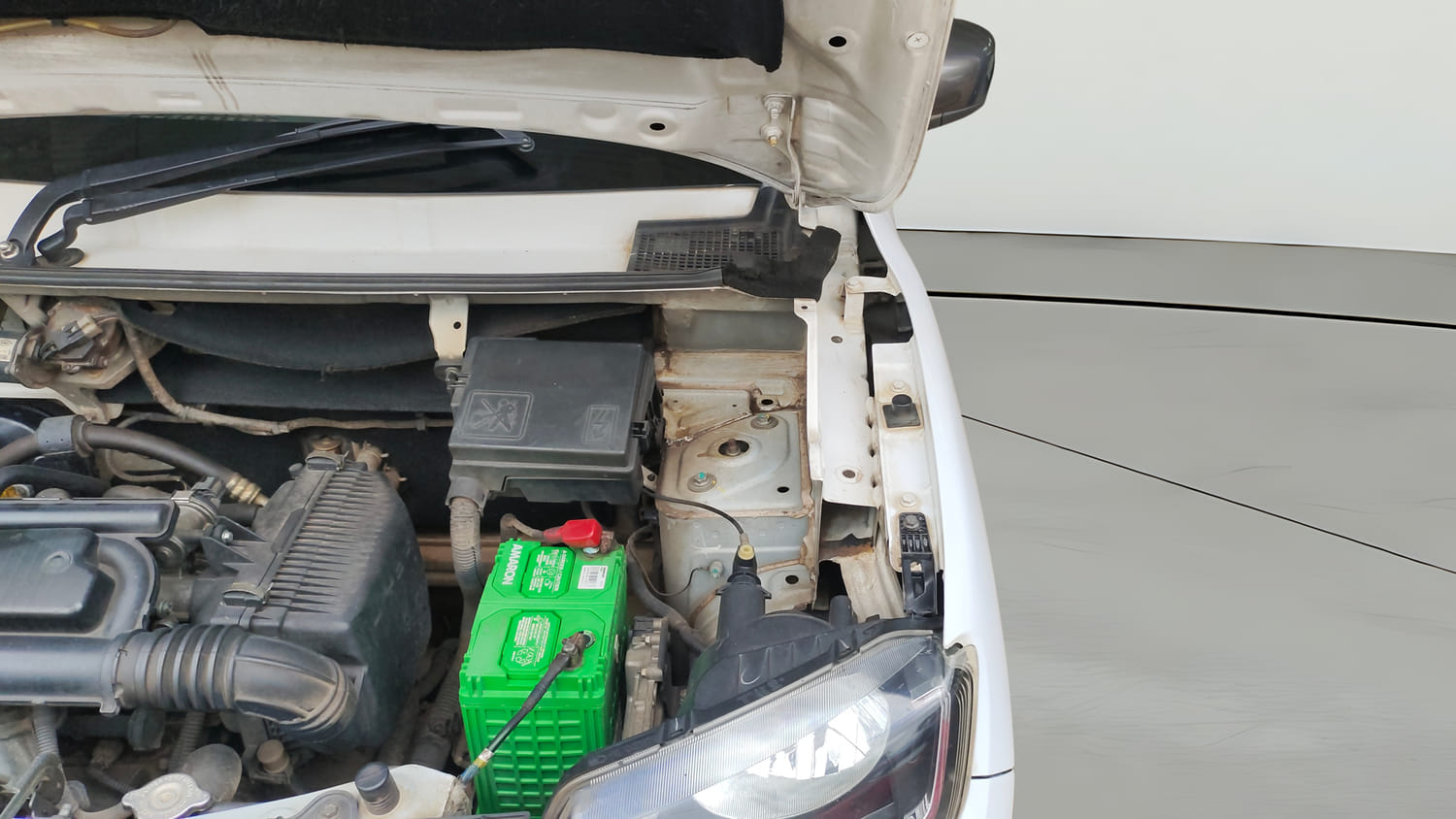 Used 2017 Renault Kwid 1.0 RXT AMT Opt Petrol Automatic engine ENGINE LEFT SIDE HINGE & APRON VIEW