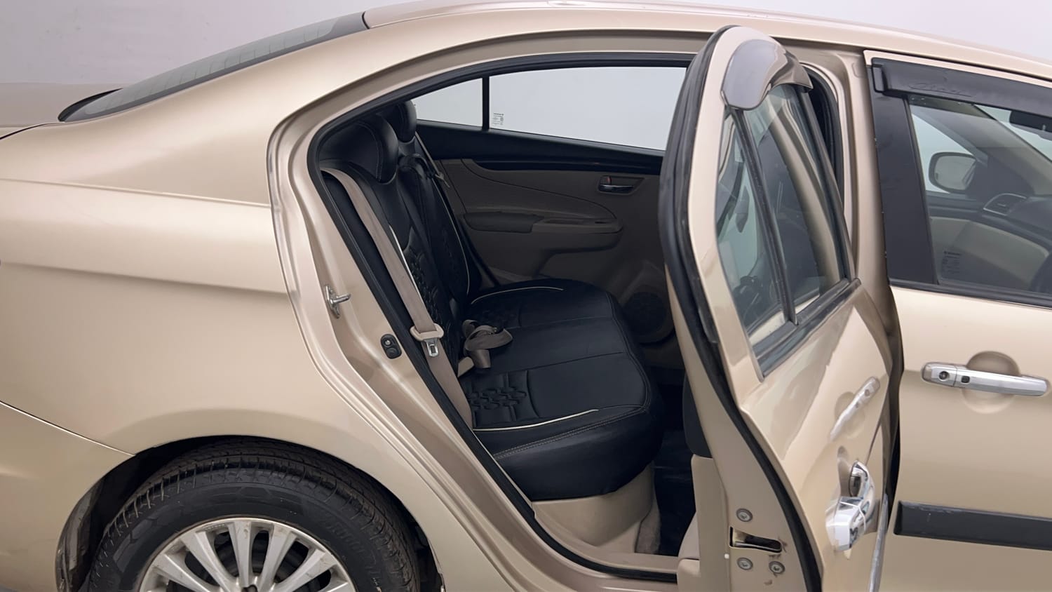 Used 2016 Maruti Suzuki Ciaz ZXi  AT Petrol Automatic interior RIGHT SIDE REAR DOOR CABIN VIEW