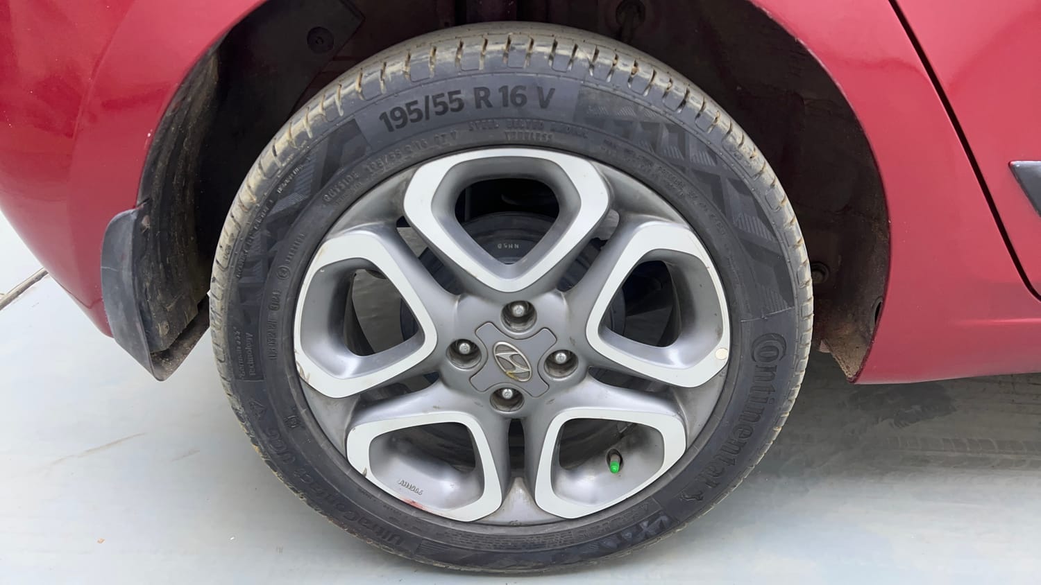 Used 2018 Hyundai Elite i20 Asta 1.2 (O) Petrol Manual tyres RIGHT REAR TYRE RIM VIEW