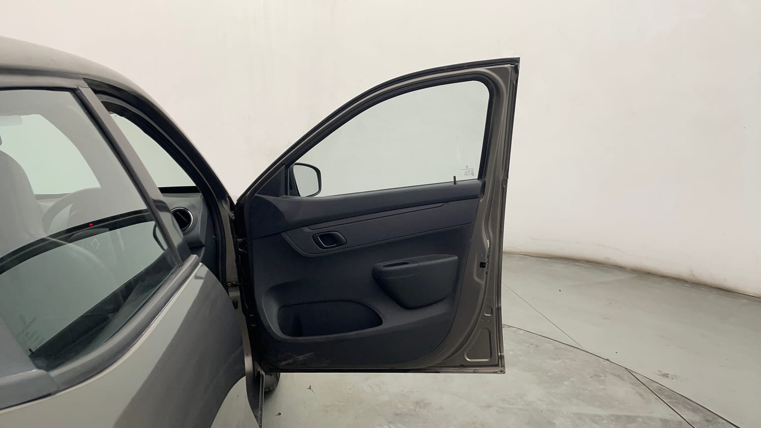 Used 2016 Renault Kwid RXT Petrol Manual interior RIGHT FRONT DOOR OPEN VIEW