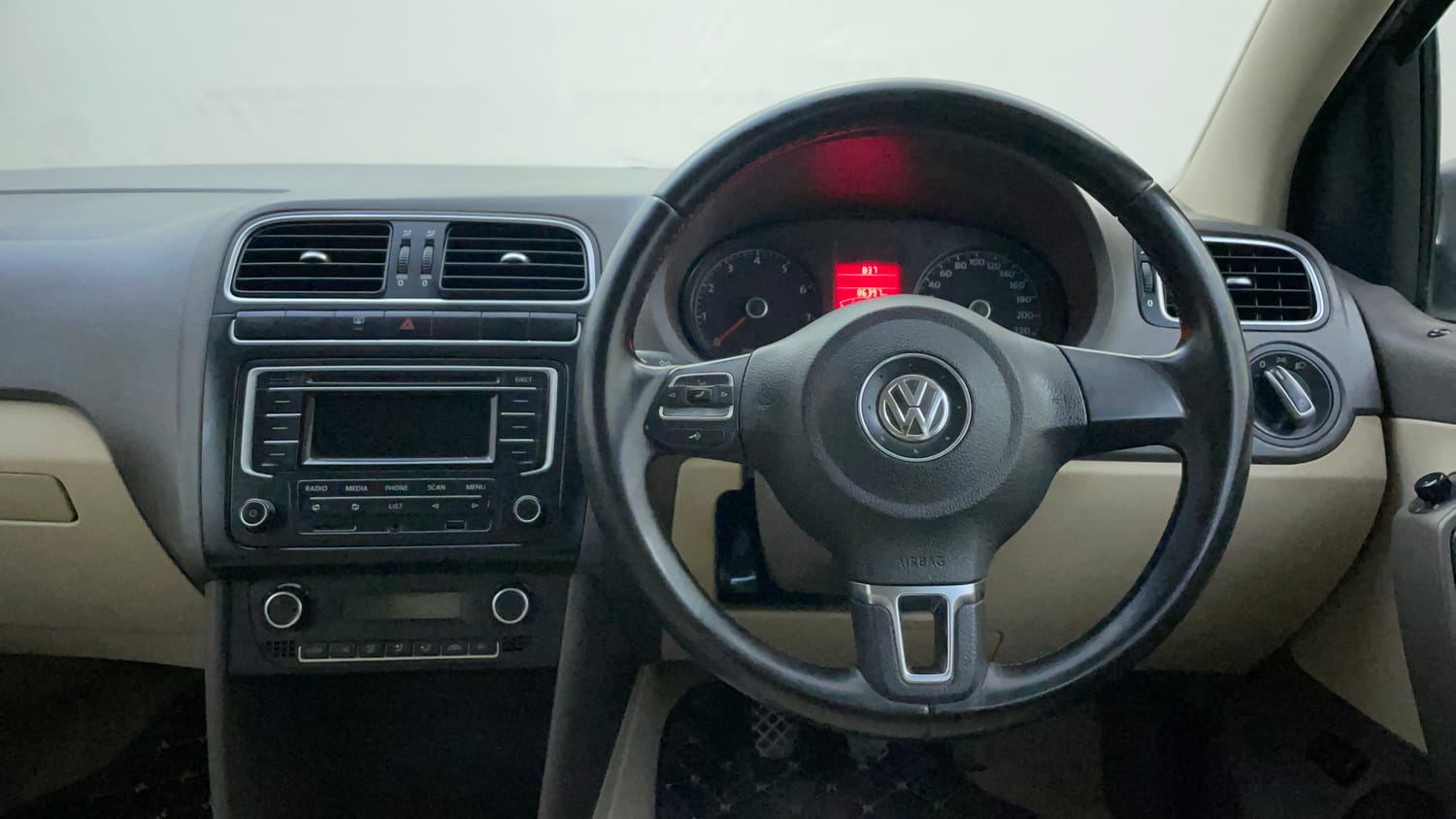 Used 2014 Volkswagen Vento Highline Petrol Petrol Manual interior STEERING VIEW