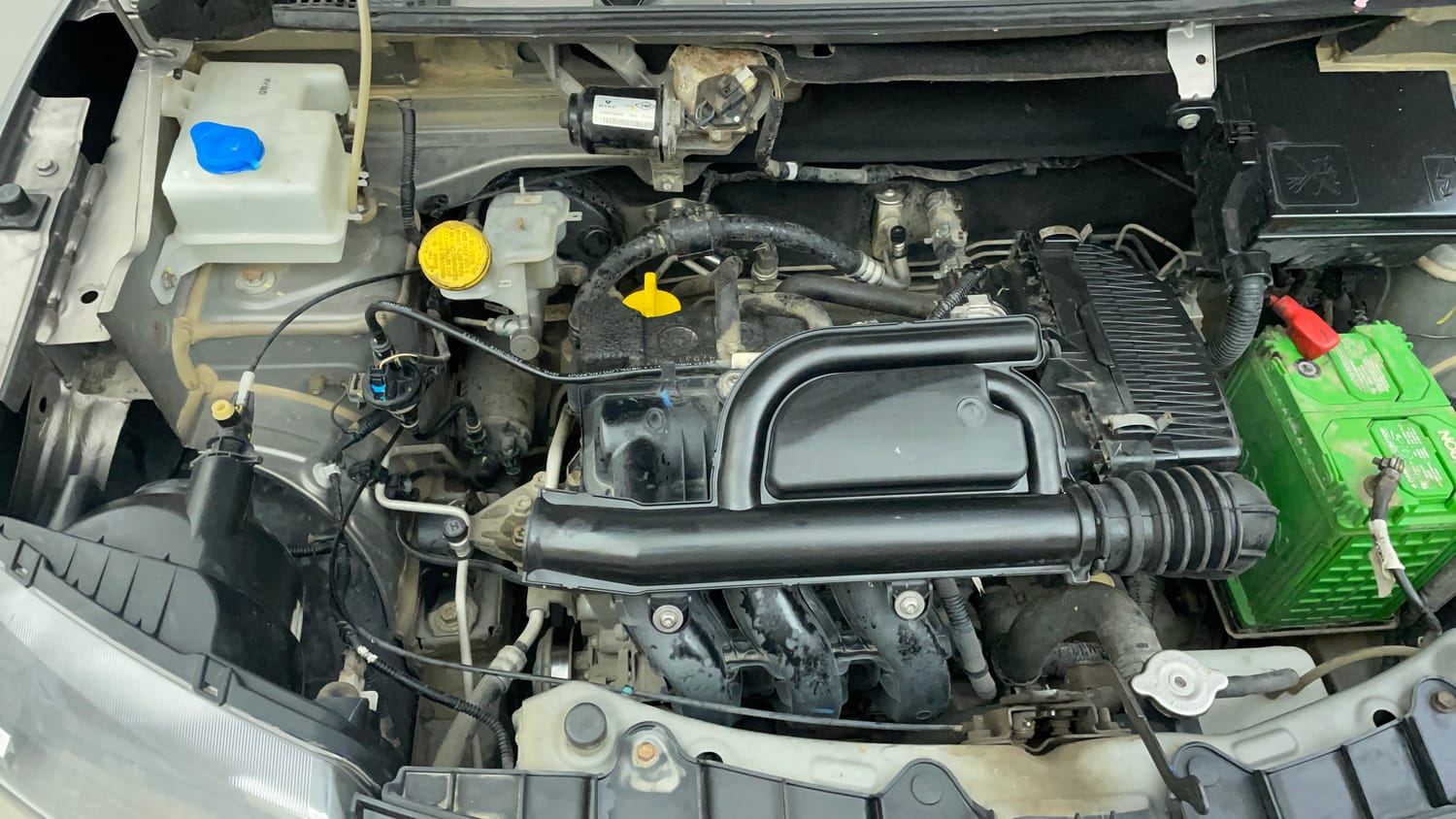Used 2019 Renault Kwid RXT (O) 1.0 SCE Edition Petrol Manual engine ENGINE RIGHT SIDE VIEW