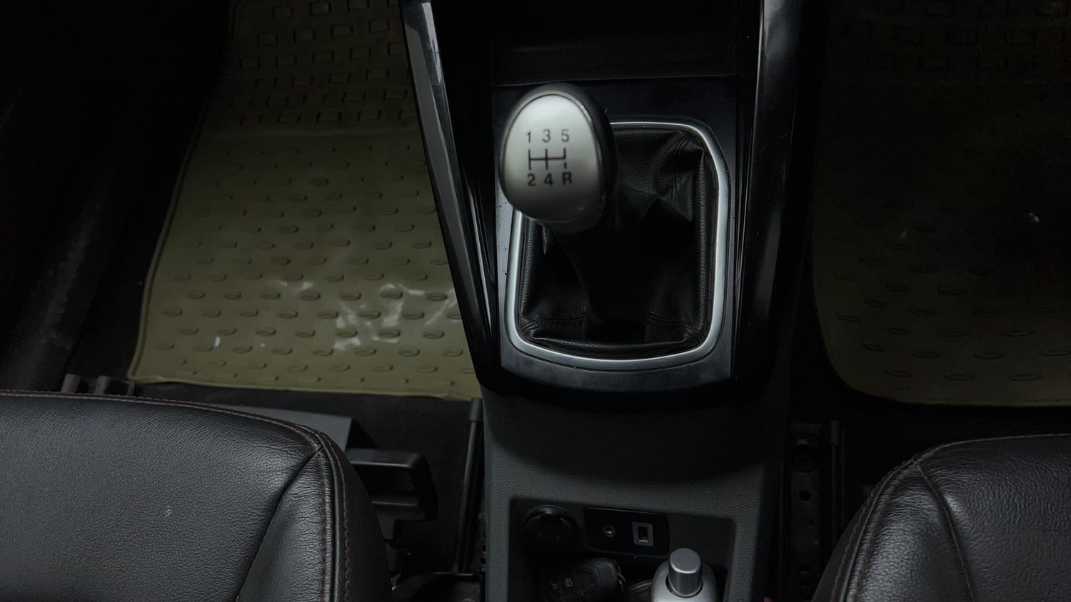 Used 2016 Ford EcoSport Titanium+ 1.0L EcoBoost Petrol Manual interior GEAR  KNOB VIEW