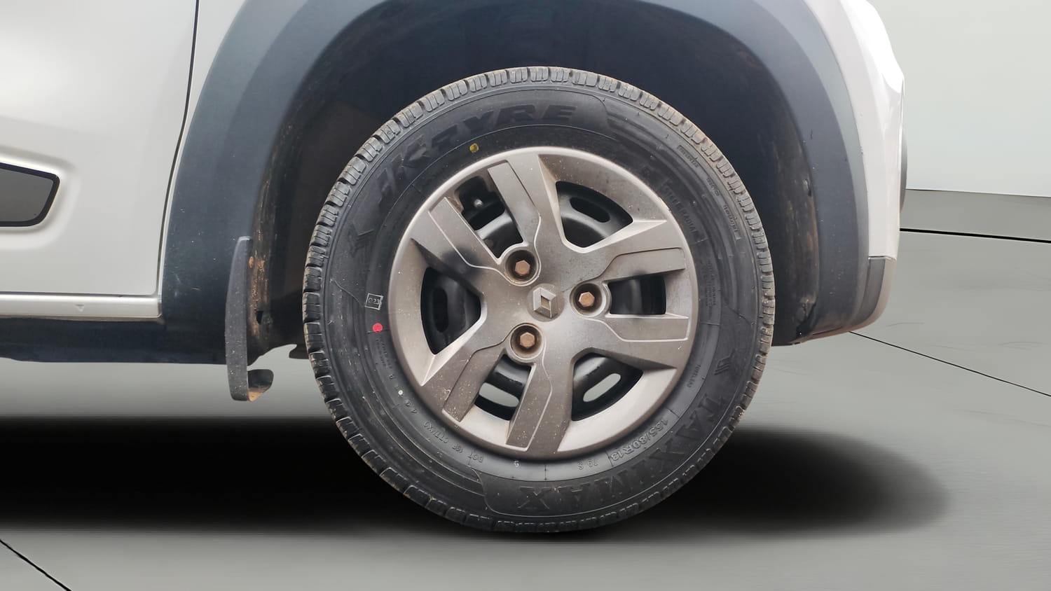 Used 2017 Renault Kwid 1.0 RXT AMT Opt Petrol Automatic tyres RIGHT FRONT TYRE RIM VIEW