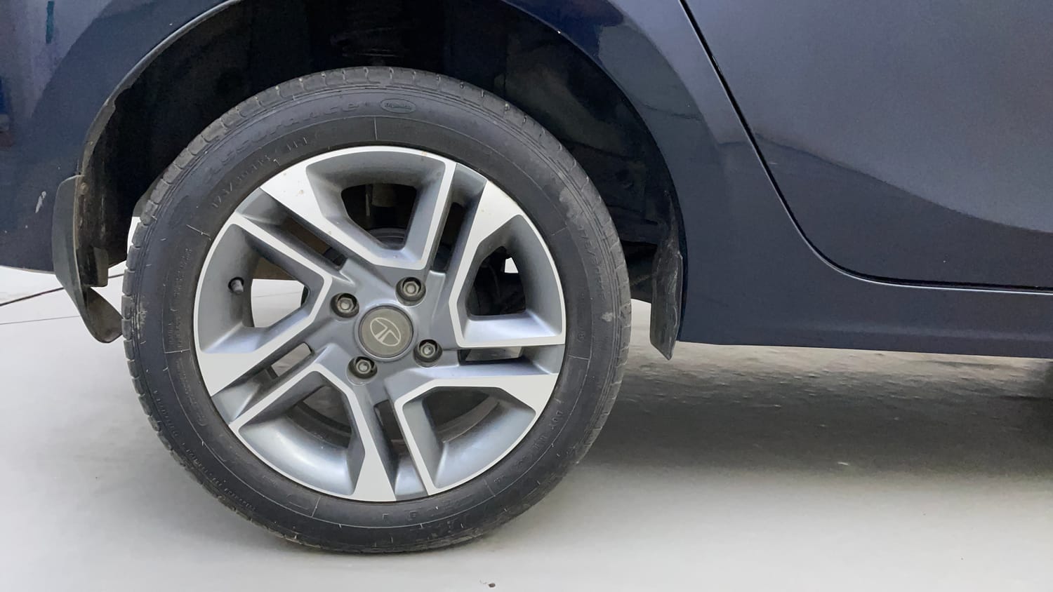 Used 2023 Tata Tigor XZ Plus Petrol Manual tyres RIGHT REAR TYRE RIM VIEW